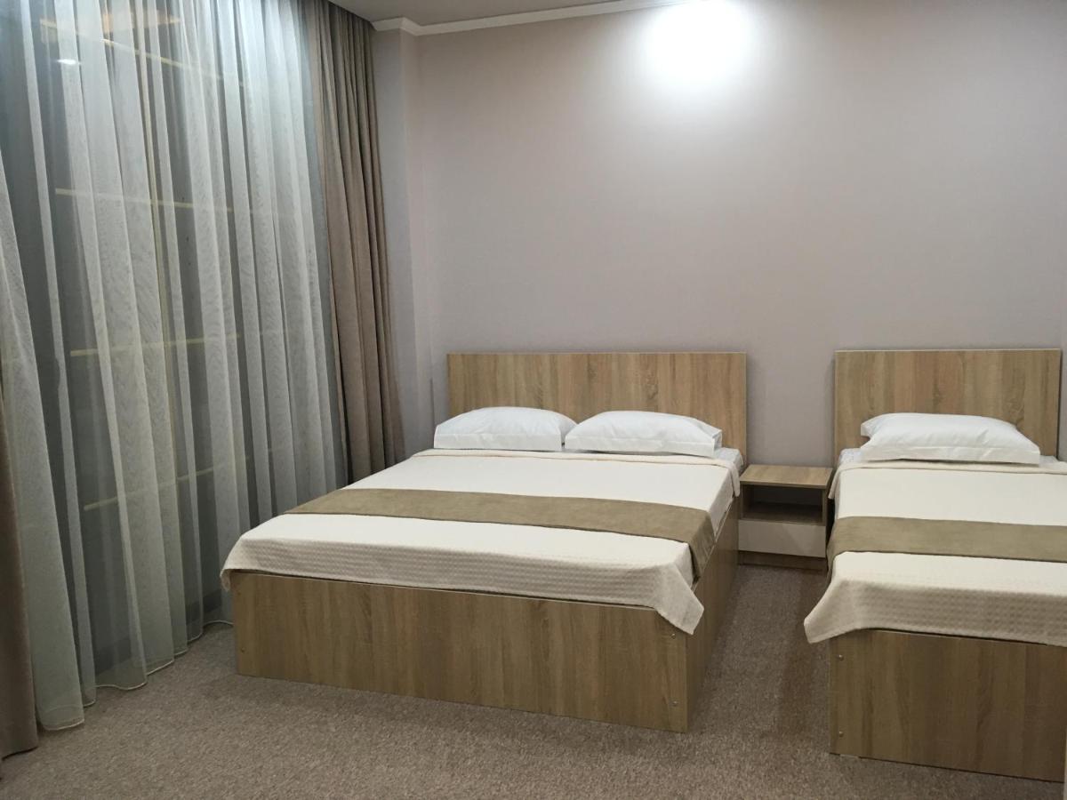 Riva Hotel Koboeleti Buitenkant foto